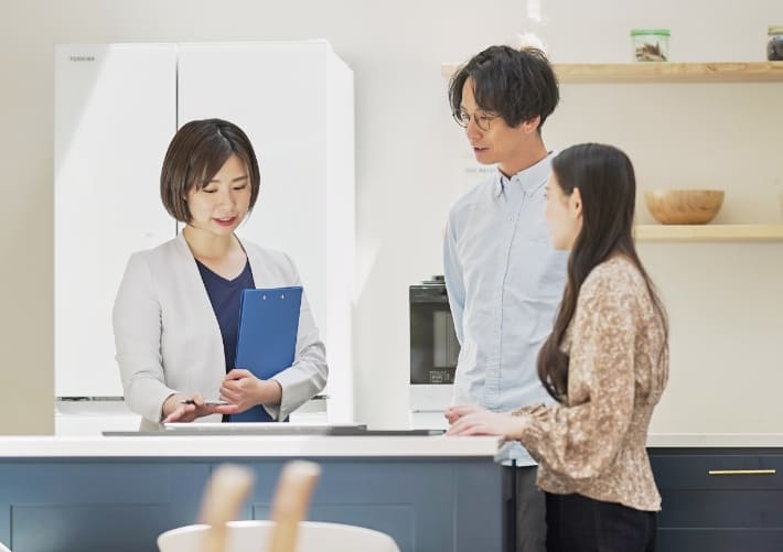 気になる住宅会社の見学会など、イベントに参加する